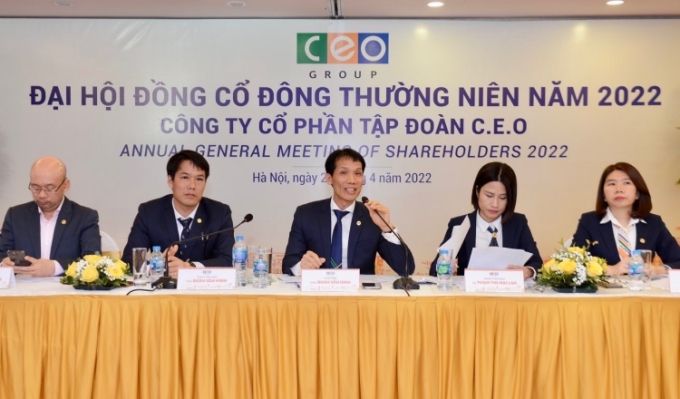 Ông Đoàn Văn Bình chia sẻ tại phiên họp thường niên ngày 29/4. Ảnh: CEO Group