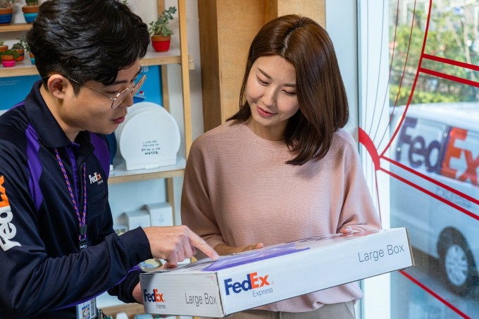 FedEx tăng cường mạng lưới trong khu vực cũng như toàn cầu để kết nối với các thị trường cạnh tranh khác, giúp khách hàng tiếp cận dễ dàng hơn. Ảnh: FedEx