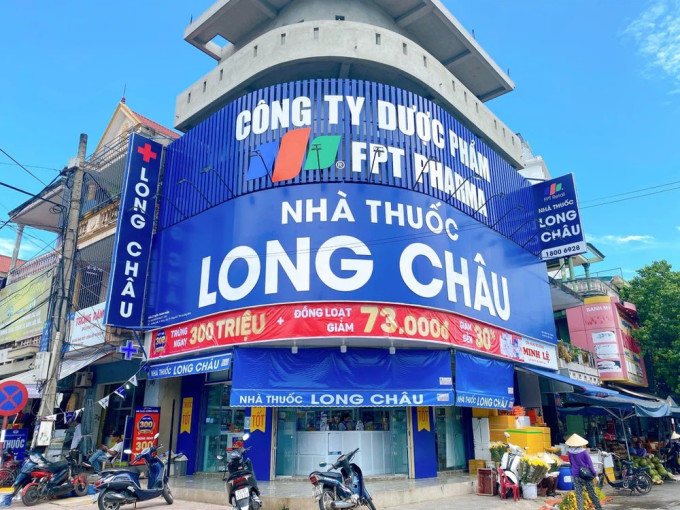 Chuỗi nhà thuốc Long Châu ưu đãi 20% cho loạt sản phẩm từ Úc & châu Âu. Ảnh: FPT Long Châu