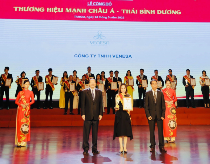 Thương hiệu Venesa được vinh danh.