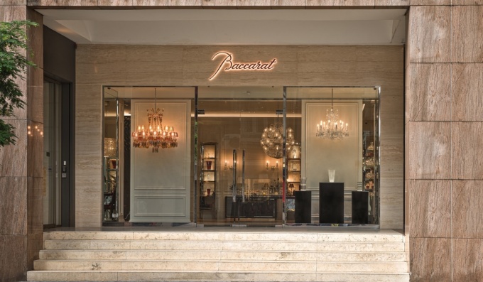 Bên ngoài boutique Baccarat tại Việt Nam.