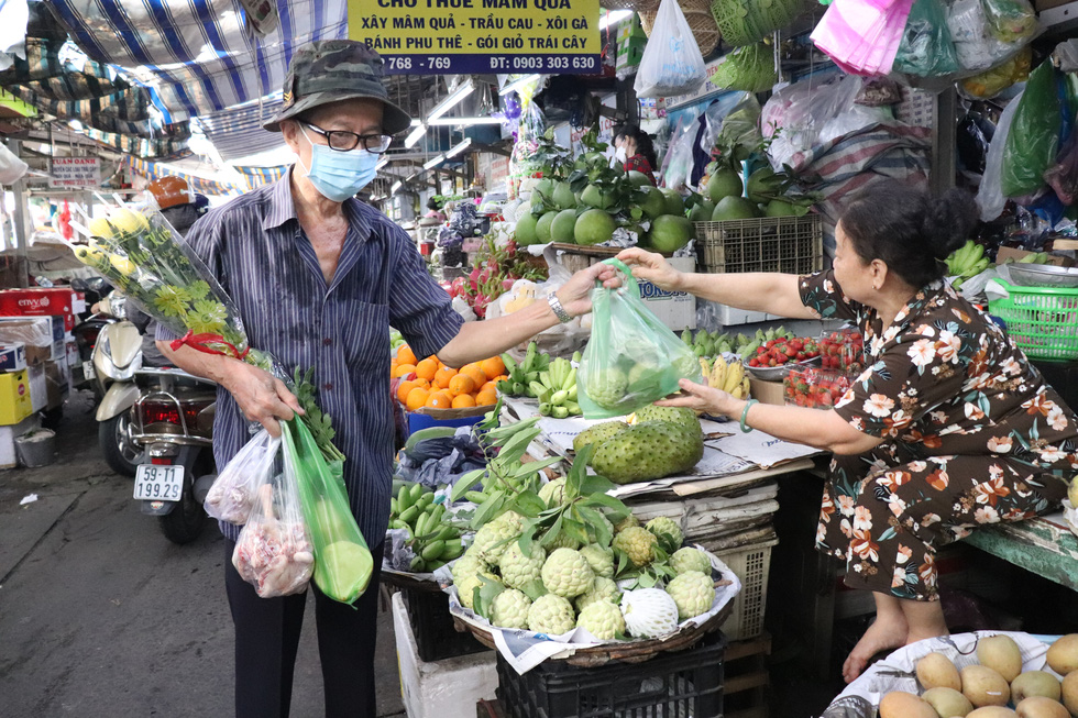 Lễ Phật đản: Hoa trái dồi dào, giá bán ổn định, nhiều nơi giảm - Ảnh 2.