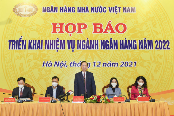 Lãi suất năm 2022 tiếp tục được giữ ổn định, siết chặt cho vay chứng khoán, bất động sản đầu cơ - Ảnh 1.