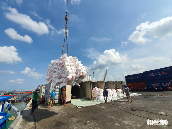 Tin sáng 31-5: Thêm 13.400 doanh nghiệp mới; Thu hồi số đăng ký 5 loại thuốc nhập khẩu - Ảnh 1.