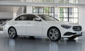 Mercedes-Benz E-Class 2022 nâng cấp loạt trang bị tại Việt Nam, tăng giá gần 180 triệu nhưng vẫn được giảm trước bạ cả trăm triệu đấu BMW 5-Series - Ảnh 1.