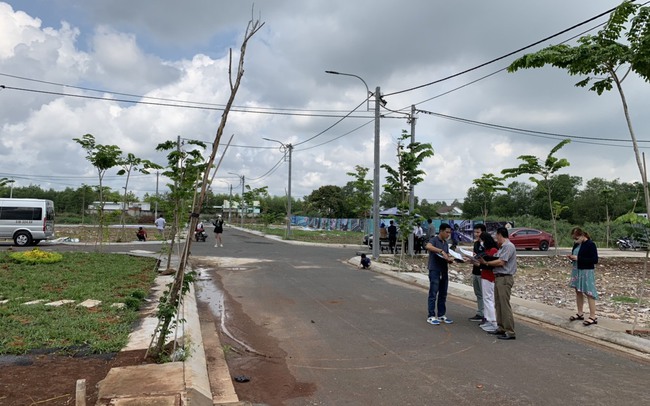 Thời của sốt đất: Một dự án tăng giá, các dự án xung quanh đồng loạt tăng