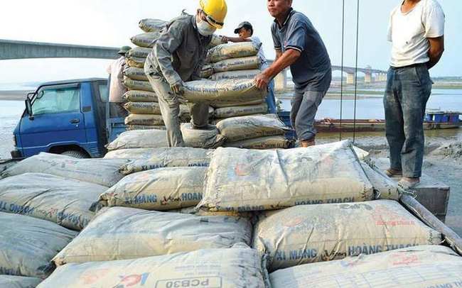 Xi măng tăng giá hàng loạt trong tháng 5, ngành xây dựng liên tiếp gặp khó