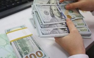 Giá USD tăng vọt trên bảng niêm yết ngân hàng