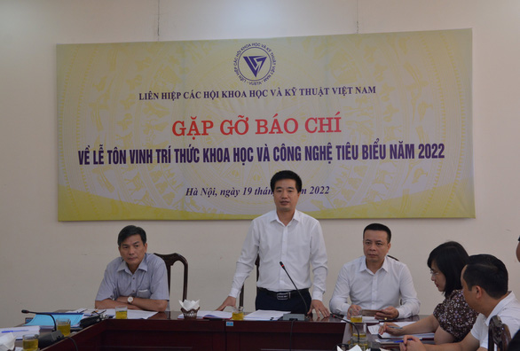 Tôn vinh 106 trí thức khoa học công nghệ, GS.TS. Nguyễn Khánh Diệu Hồng trẻ nhất  - Ảnh 1.