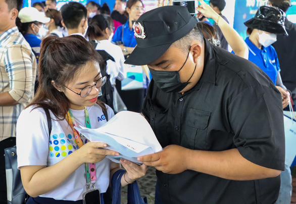 Công nhân hào hứng trải nghiệm dịch vụ và trò chơi tại Chợ phiên Không tiền mặt - Ảnh 12.