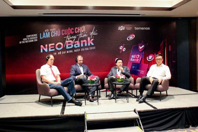 Đại diện lãnh đạo VPBank, OCB, MSB, Timo cùng chuyên gia FPT IS và Temenos.