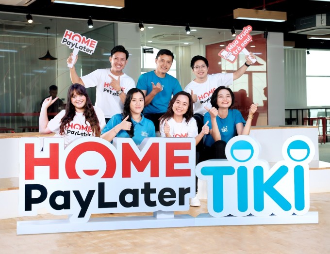 Đội ngũ Home Credit Việt Nam cùng Tiki hợp tác dự án Mua trước trả sau. Ảnh: