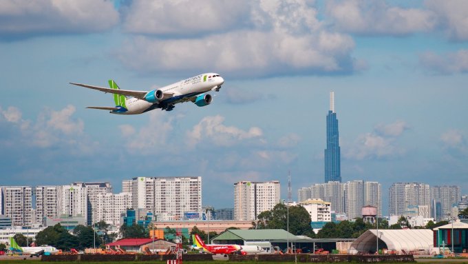 Bamboo Airways, hiện hãng bay này đã khai thác gần 60 đường bay nội địa, 12 đường bay quốc tế