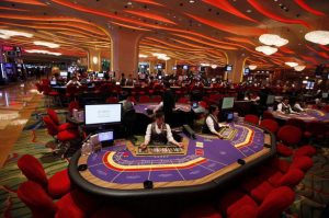 Các casino lỗ nặng, đề xuất kéo dài thí điểm cho người Việt vào chơi - Ảnh 1.