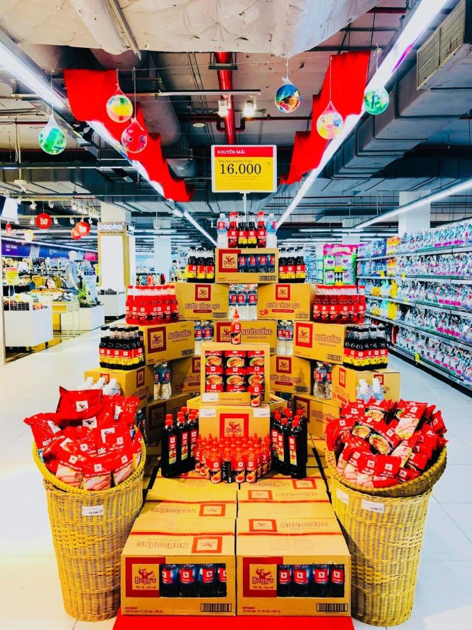 WinMart/WinMart+ tăng cường khuyến mại, tung hàng nhãn riêng giá tốt hỗ trợ người tiêu dùng trong giai đoạn bão giá. Ảnh: XIN TÊN NGƯỜI CHỤP