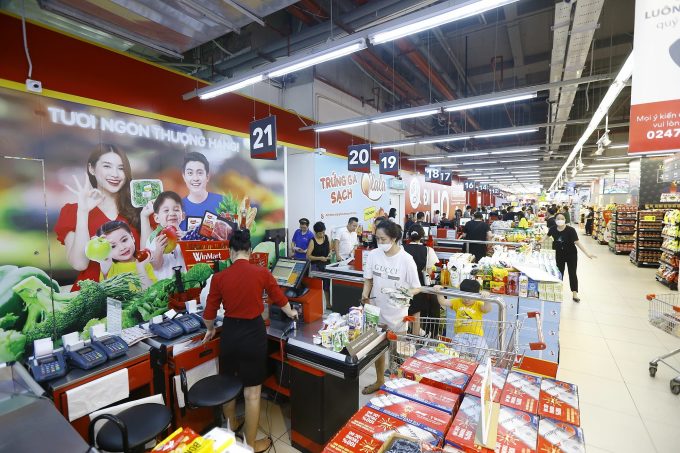 Siêu thị WinMart tại (XIN ĐỊA ĐIỂM) là một trong hơn 300 siêu thị cửa hàng WinMart và WinMart+ đã được WinCommerce mở mới kể từ đầu năm 2022. Ảnh: XIN TÊN NGƯỜI CHỤP