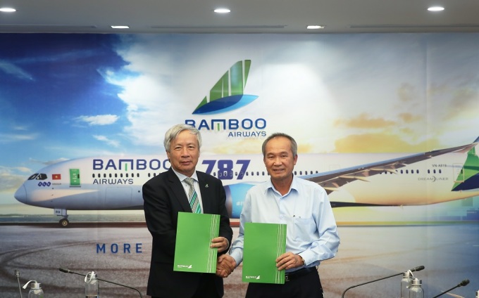 Ông Dương Công Minh (trái) và Chủ tịch Bamboo Airways Nguyễn Ngọc Trọng. Ảnh: BAV