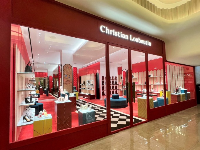 Cửa hàng Christian Louboutin - một trong những thương hiệu xa xỉ DAFC phân phối. Ảnh: DAFC