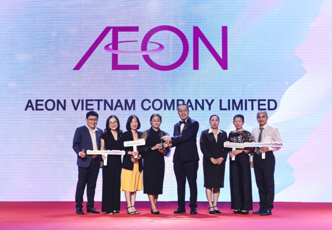 Dàn lãnh đạo AEON Việt Nam ở sự kiện 11/8.