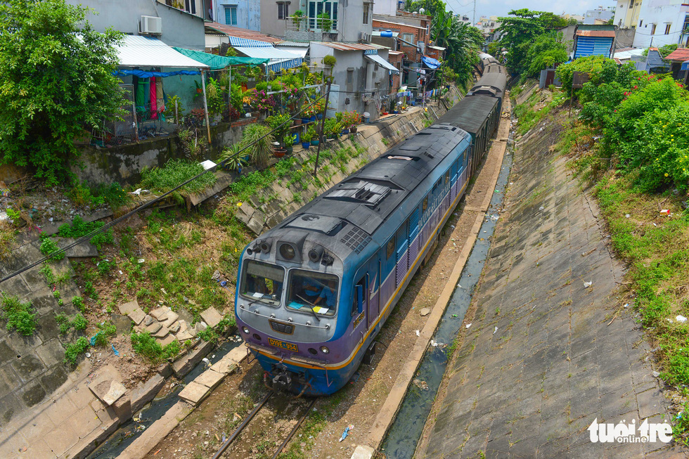 Tin sáng 14-8: Sắp trình Bộ Chính trị dự án đường sắt cao tốc Bắc - Nam - Ảnh 1.