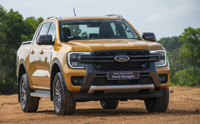 Ford Ranger 2023 bán kèm 60 triệu đồng phụ kiện để giao xe sớm