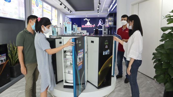 Máy lọc nước Robot trưng bày tại các showroom. Ảnh: Robot