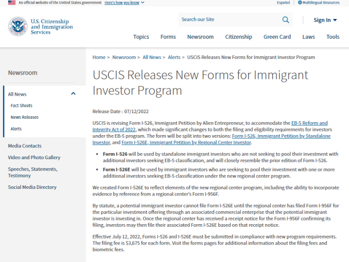 Website Sở Di trú Mỹ đăng tải thông tin phát hành mẫu đơn I-526E. Ảnh chụp màn hình