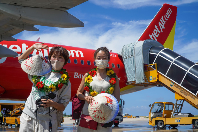 Du khách quốc tế bay cùng Vietjet. Ảnh: Ánh Dương