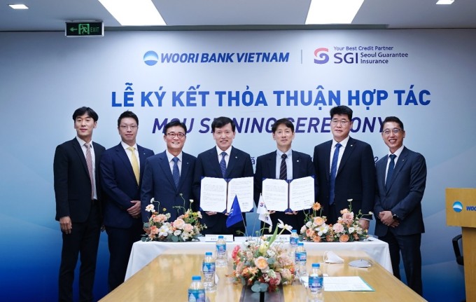 Woori Bank Việt Nam và SGI ký kết Thỏa thuận hợp tác cùng ra mắt và phát triển sản phẩm tín dụng mới. Ảnh: Woori Bank