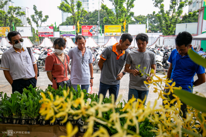 Bên cạnh đó, nhiều loại giống cây trồng, hoa cây cảnh, thủy canh; các vật tư máy móc phục vụ sản xuất nông nghiệp... cũng được giới thiệu tại hội chợ lần này và thu hút đông đảo sự quan tâm của người tiêu dùng.