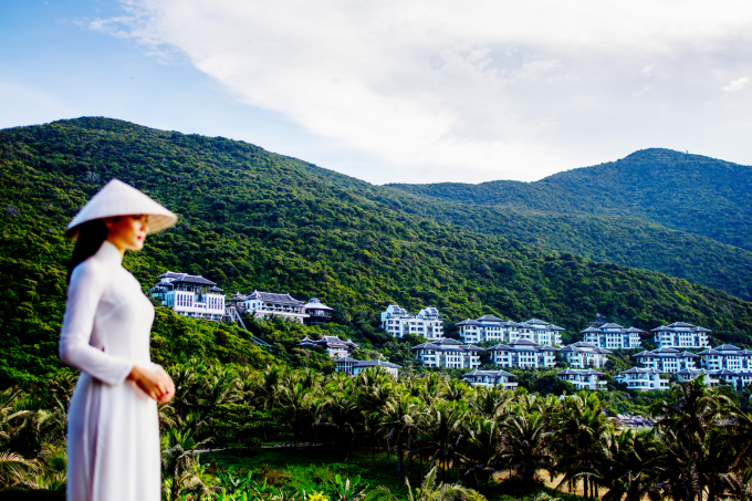 InterContinental Danang Sun Peninsula Resort  4 lần liên tiếp đạt giải resort sang trọng nhất thế giới.