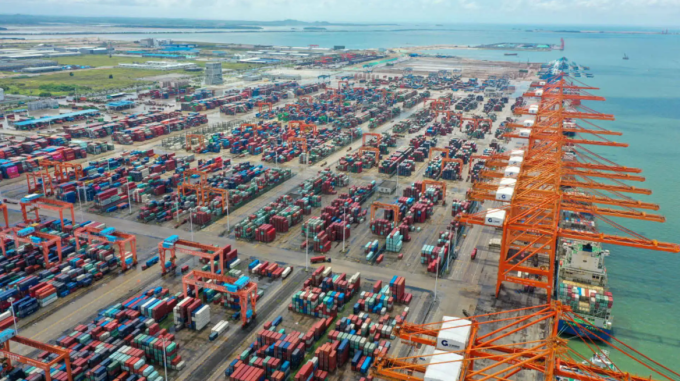 Các container đang xếp chồng lên nhau tại cảng Khâm Châu, Quảng Tây, Trung Quốc ngày 15/8/2022. Ảnh: Getty Images