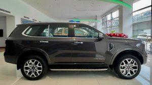 Giá Ford Everest leo thang tại đại lý: Thêm gần 200 triệu nếu mua bản cao nhất ngay tháng 9 - Ảnh 1.