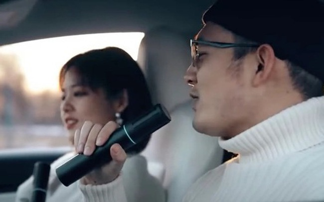 Các hãng xe đua lắp 'Car-aoke' để phục vụ người thích hát trên xe